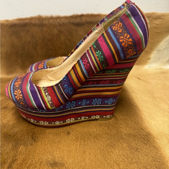 Breckelles Woman’s Wedge Heels Shoes Size 8 US Multicolor Boho Artsy Spring - Picture 3 of 13